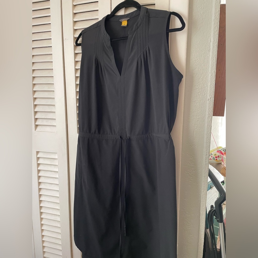 Eddie Bauer L Sleeveless Black V-Neck Drawstring waist Travel Dress